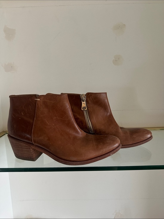 John Fluevog Shoes - John Fluevog Women’s Tan Leather Ankle Booties with Side Zip